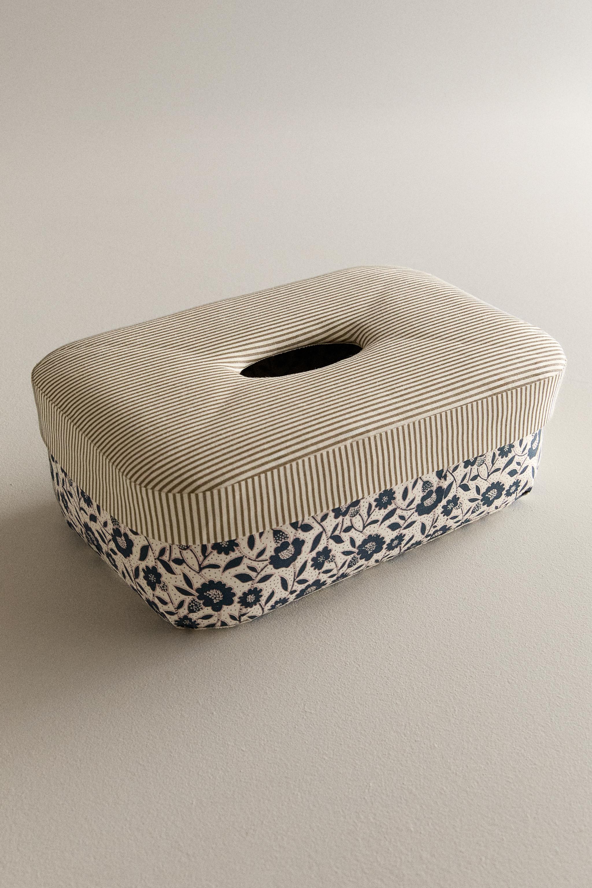 FLORAL WIPE HOLDER