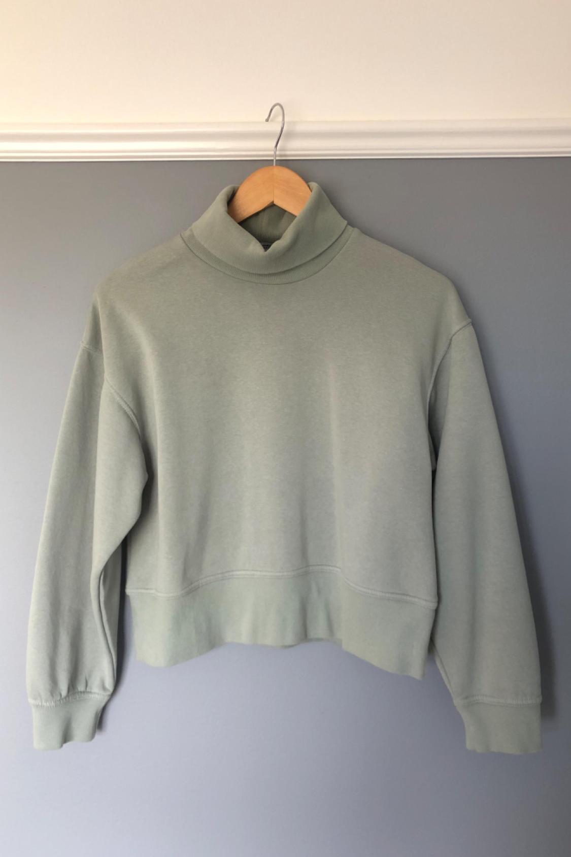 HIGH NECK SWEATSHIRT