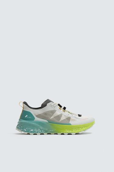 ZAPATILLA DE CORRER TRAIL - Gris de Zara