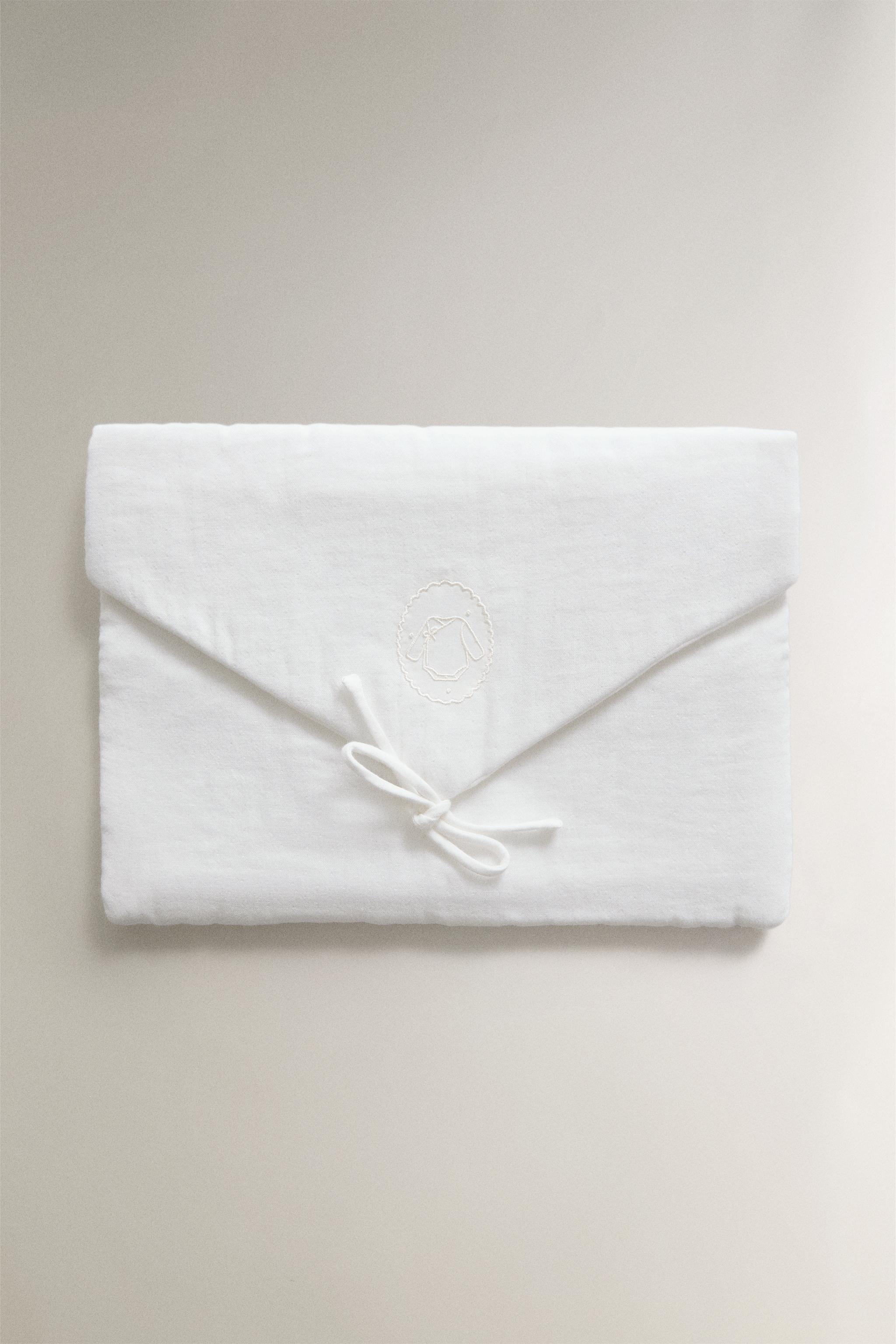 POCHETTE DE RANGEMENT LINGE ENFANT BRODÉE