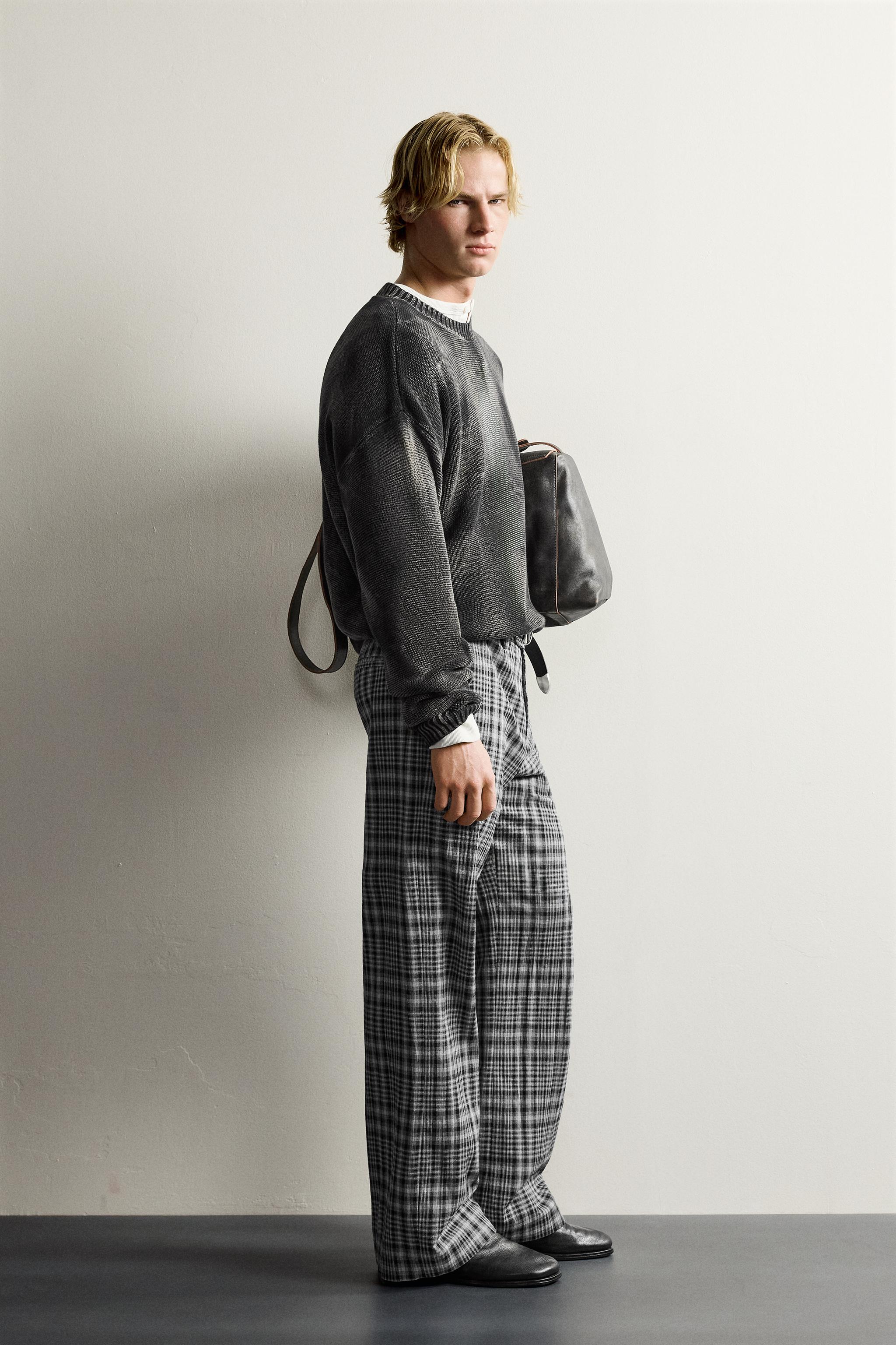 RELAXED FIT WASHED-EFFECT SWEATER