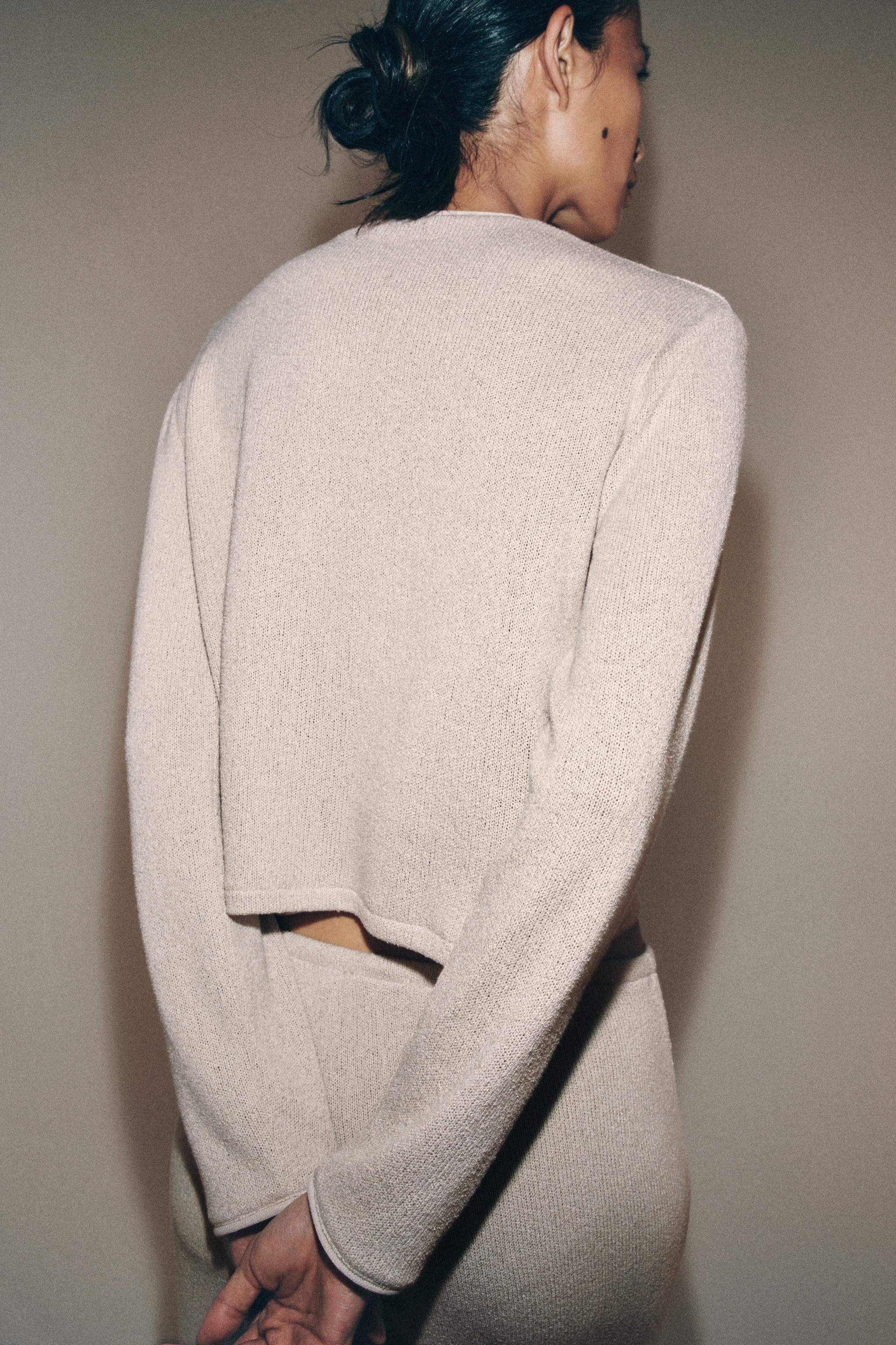 LONG SLEEVE BUTTONED JACKET