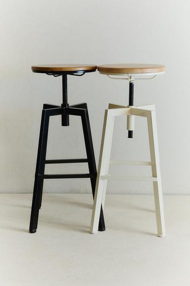 كرسي بار دوار من الخشب والمعدن - أسود الخاص بـ Zara