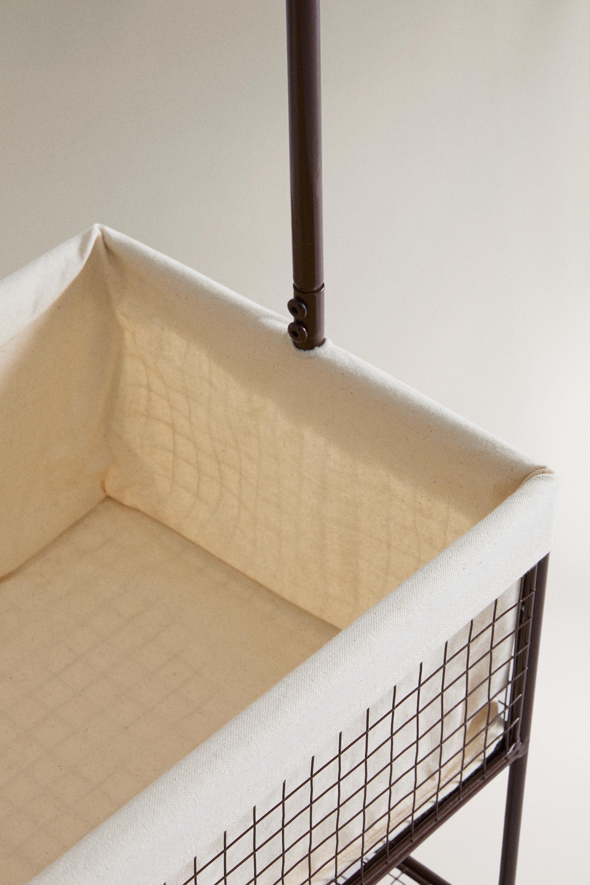 CHILDREN'S COAT RACK WITH WHEELS — Brown