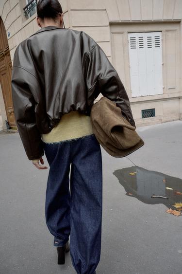 BLOUSON BOMBER MATIÈRE SYNTHÈTIQUE - Marron foncé de Zara - Image 2