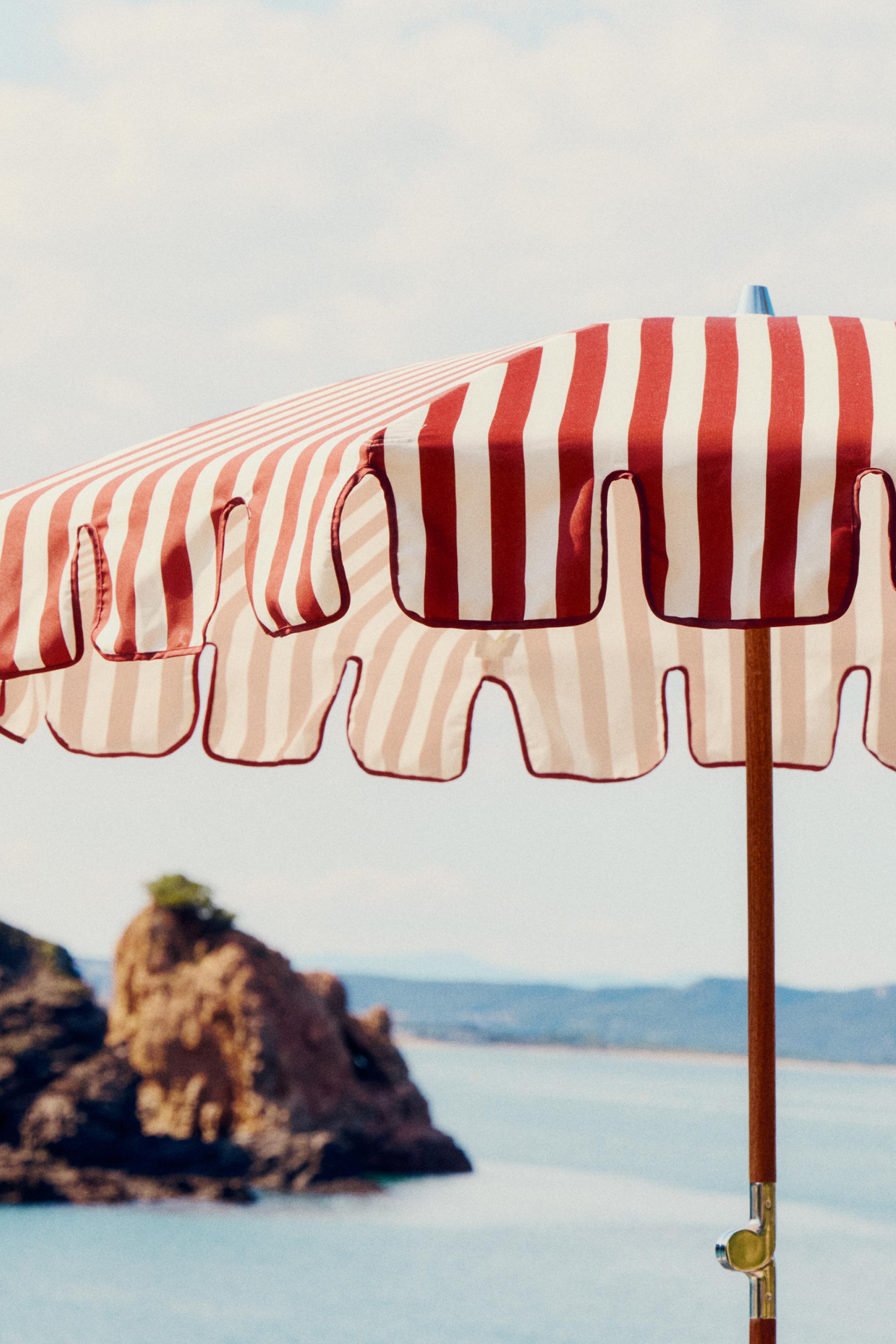 ASH WOOD UMBRELLA WITH CONTRAST PIPING (Ø 200 CM) — Ecru / Red