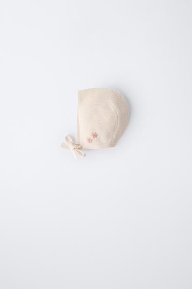 CAPOTA PUNTO FLORES BORDADAS CONTRASTE - Crudo medio de Zara