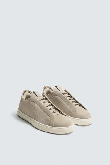 حذاء رياضي جلدي - بني رملي الخاص بـ Zara