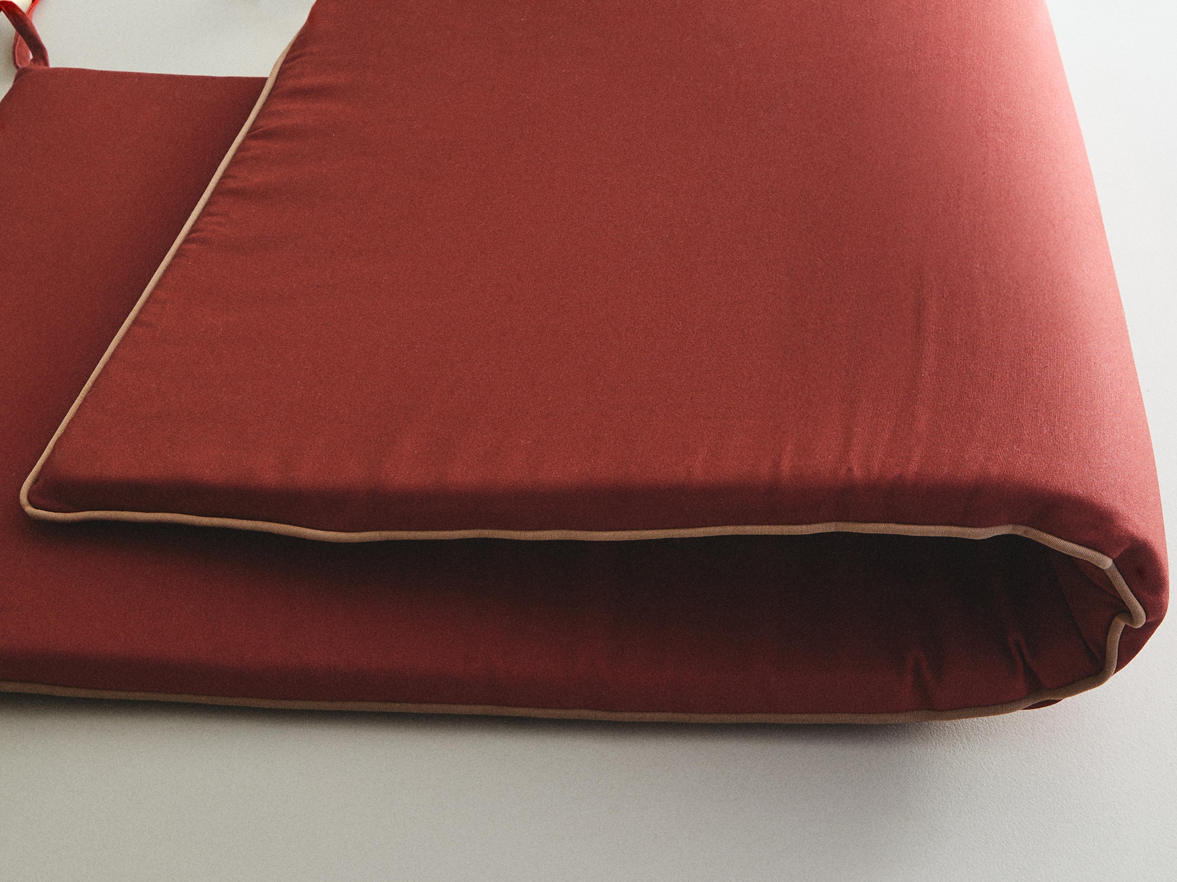 CONTRAST BENCH SEAT CUSHION — Reddish