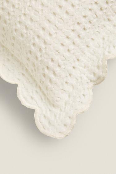 HOUSSE DE COUSSIN ENFANT ONDULÉE - Crème de Zara - Image 1