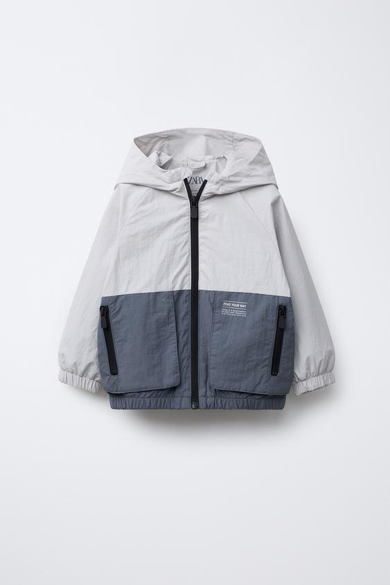 LIGHTWEIGHT HOODED RAINCOAT