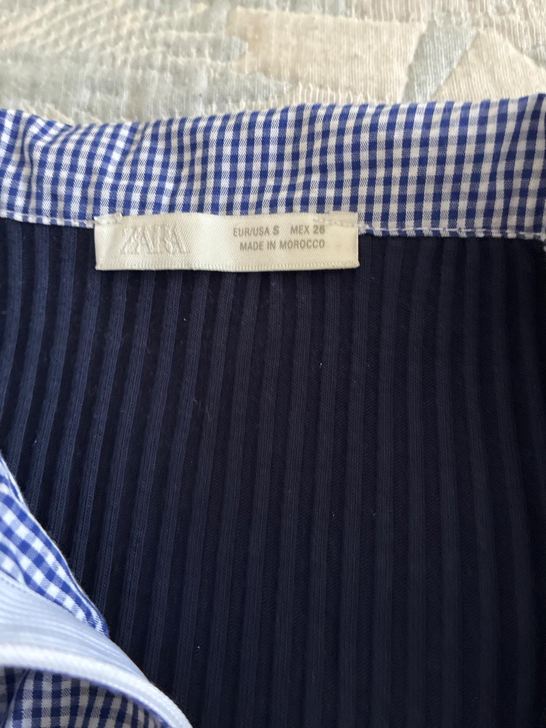 CAMISETA CANALÉ CON ADORNO VICHY EN CUELLO Y MANGAS. CUELLO PICO - Image 3