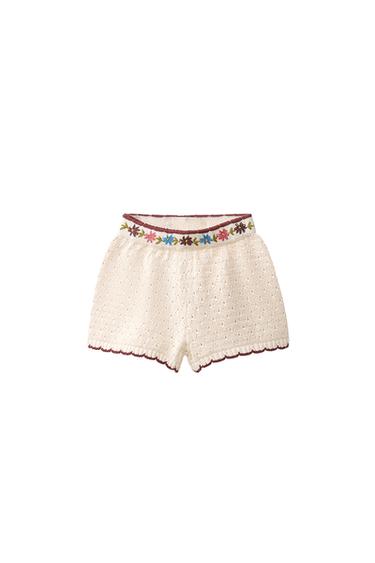 BERMUDA PUNTO FLORES BORDADAS - Crudo de Zara