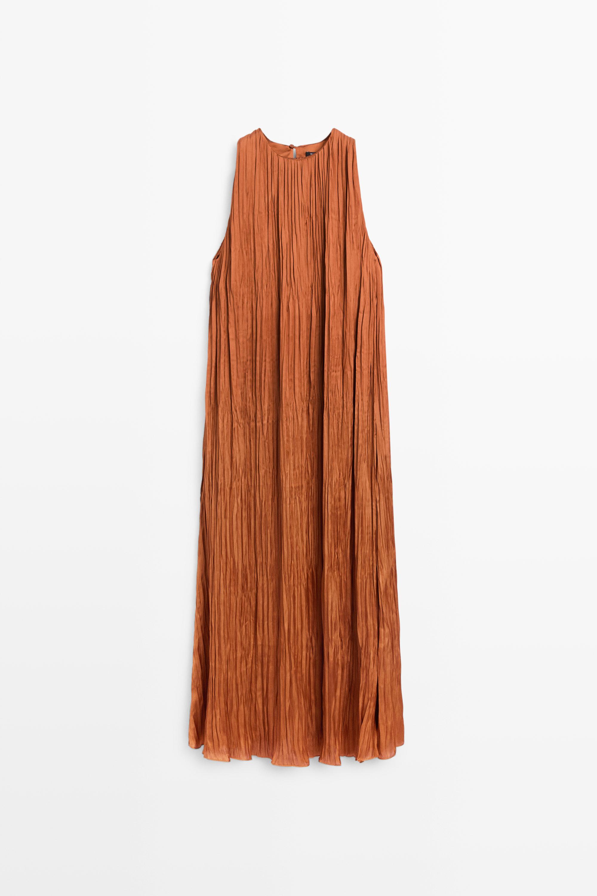 Robe longue plissée à encolure américaine