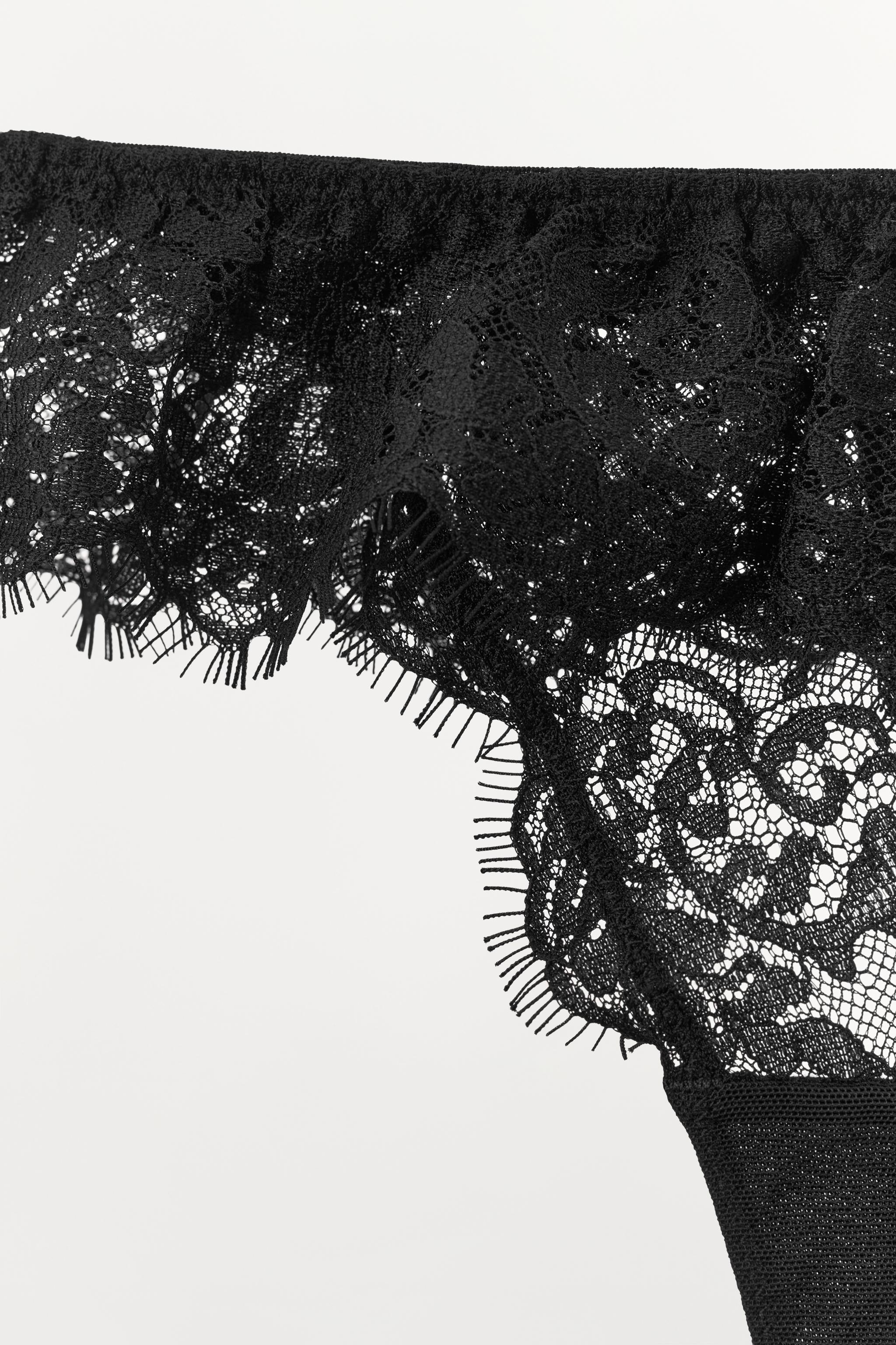 RUFFLED LACE THONG