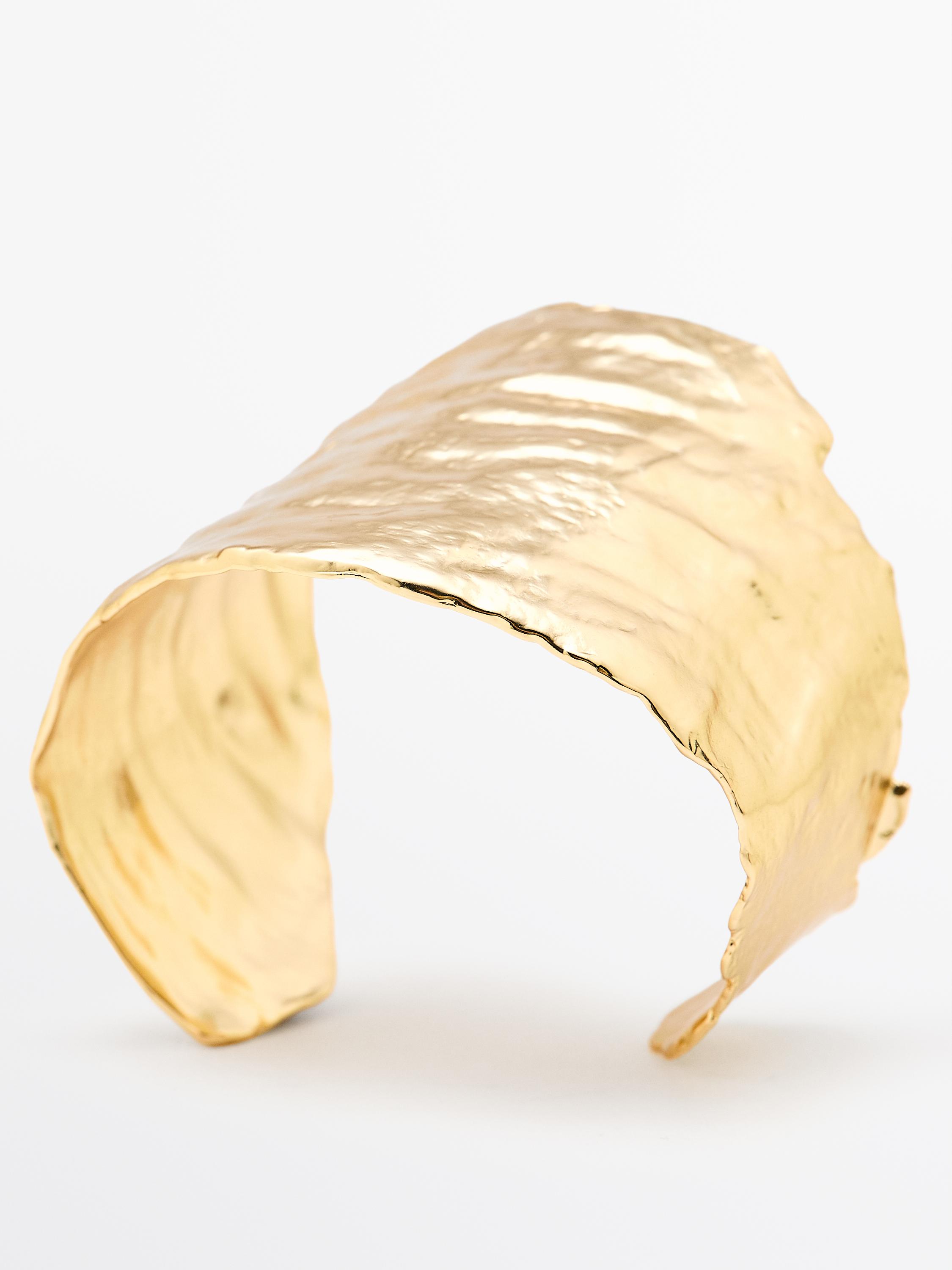 Irregular wide cuff