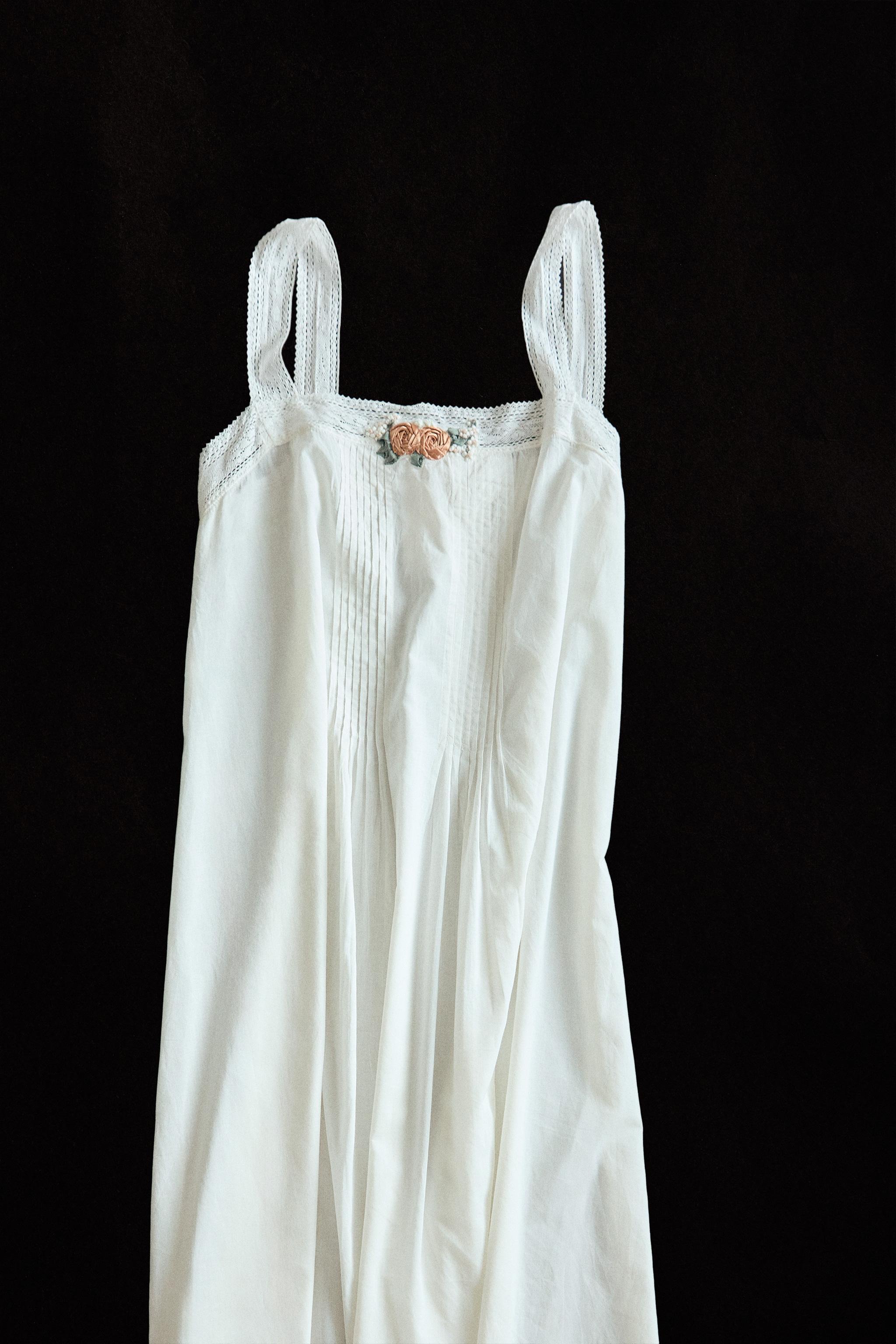 COTTON PINTUCK FLORAL NIGHTGOWN