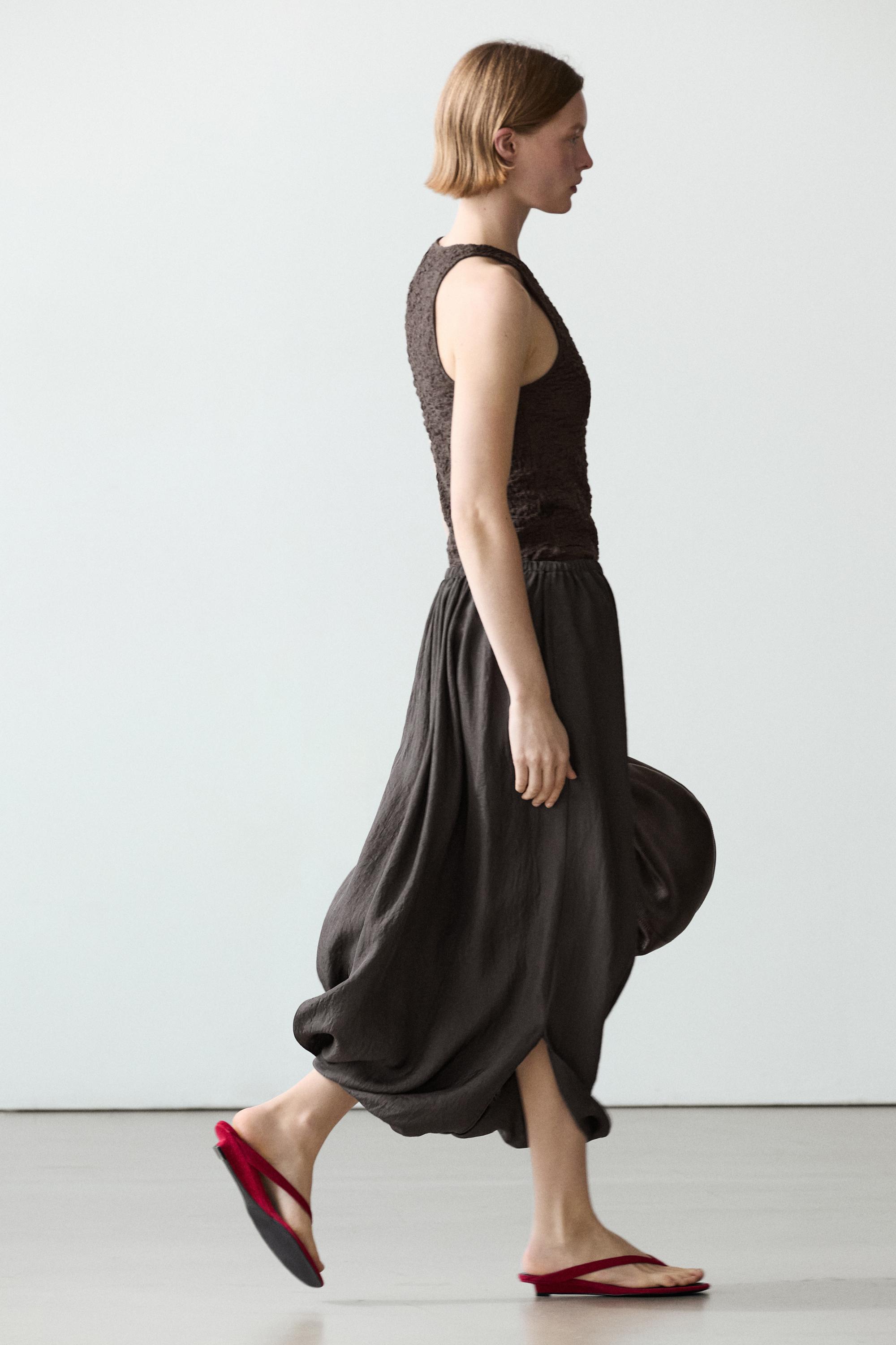 Midi skirt with gathered waistband