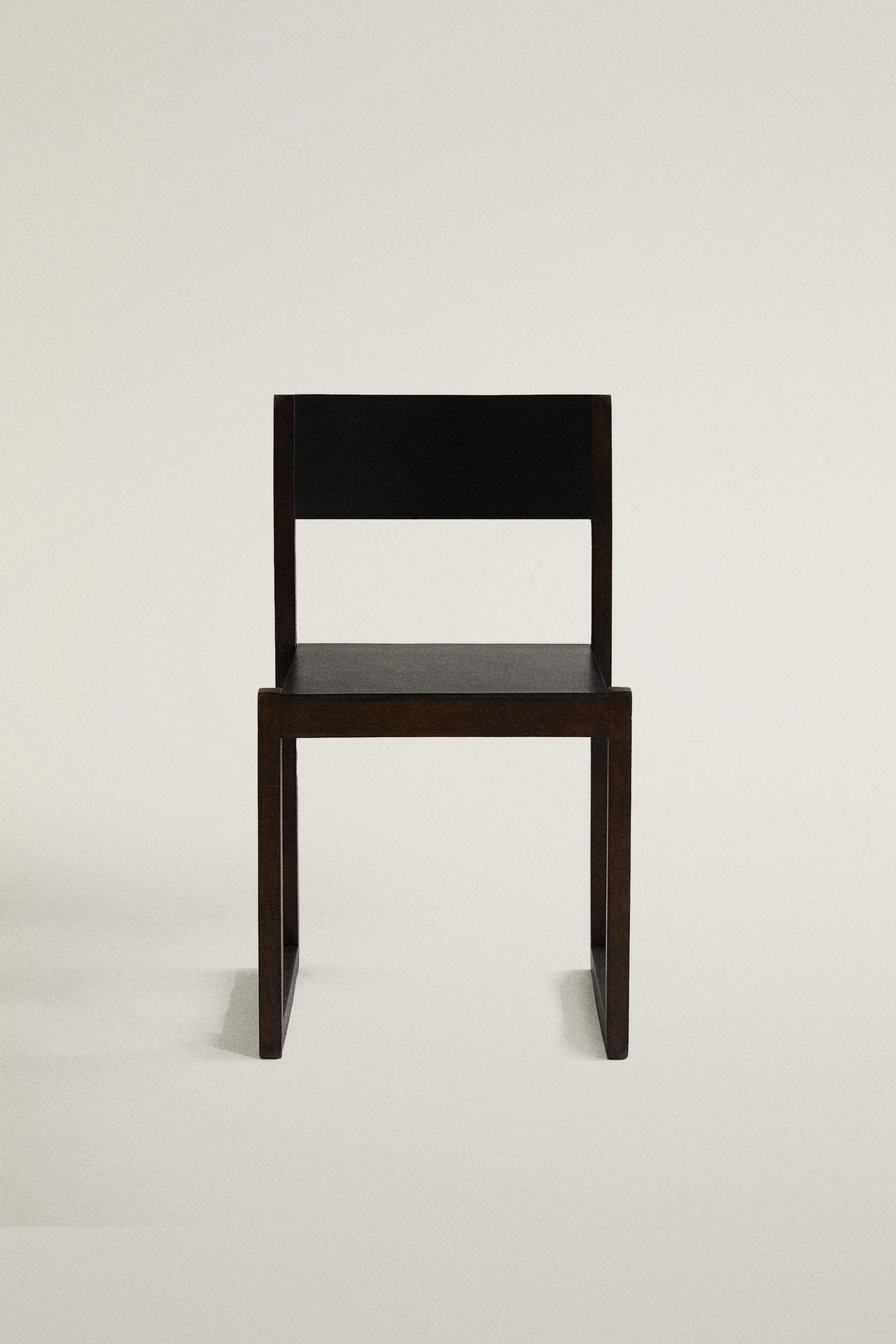 WOOD AND LEATHER FRAME CHAIR — Dark brown