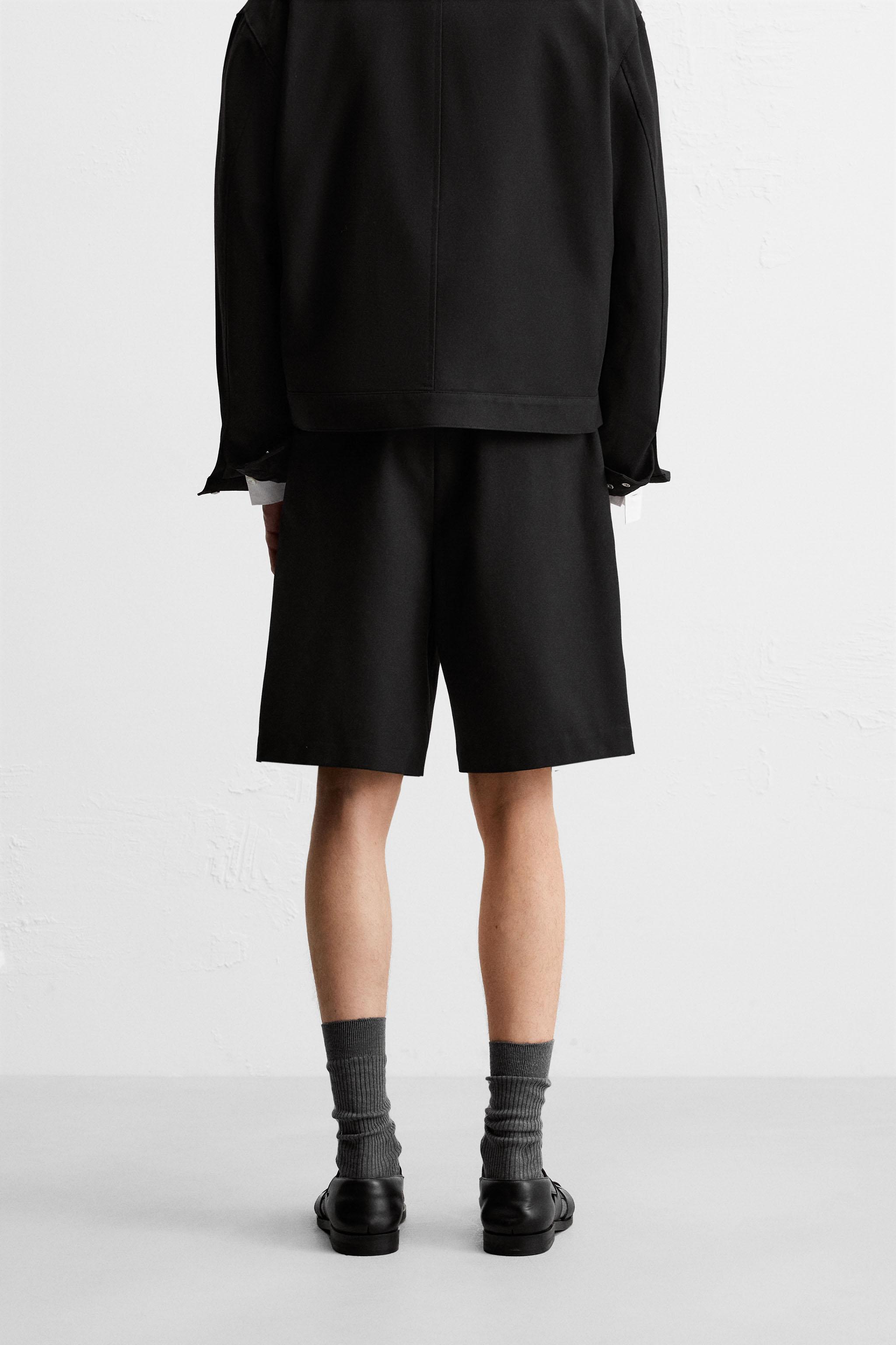 PLEATED RELAXED FIT SHORTS