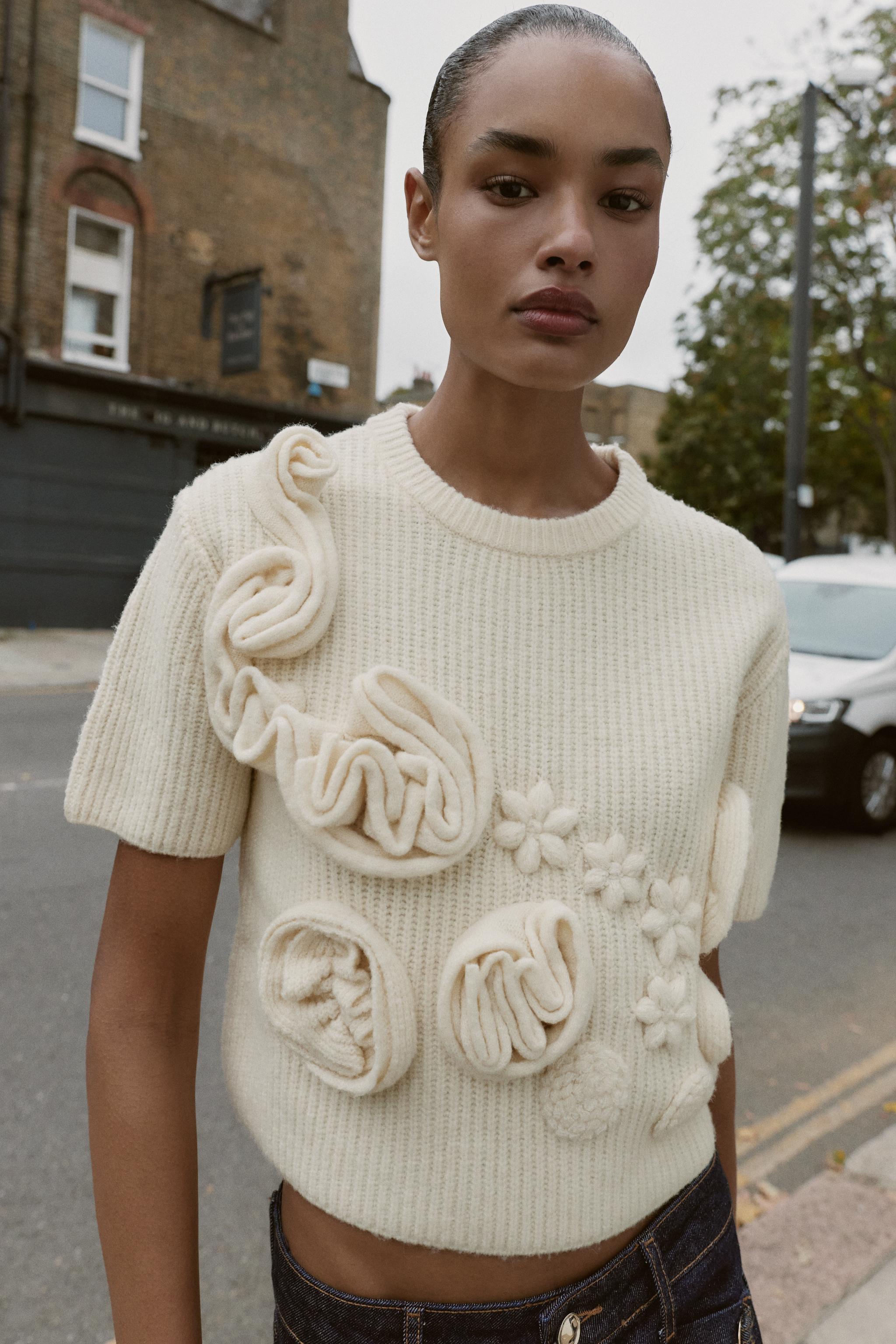 PULL EN MAILLE STRUCTURÉE FLEURS