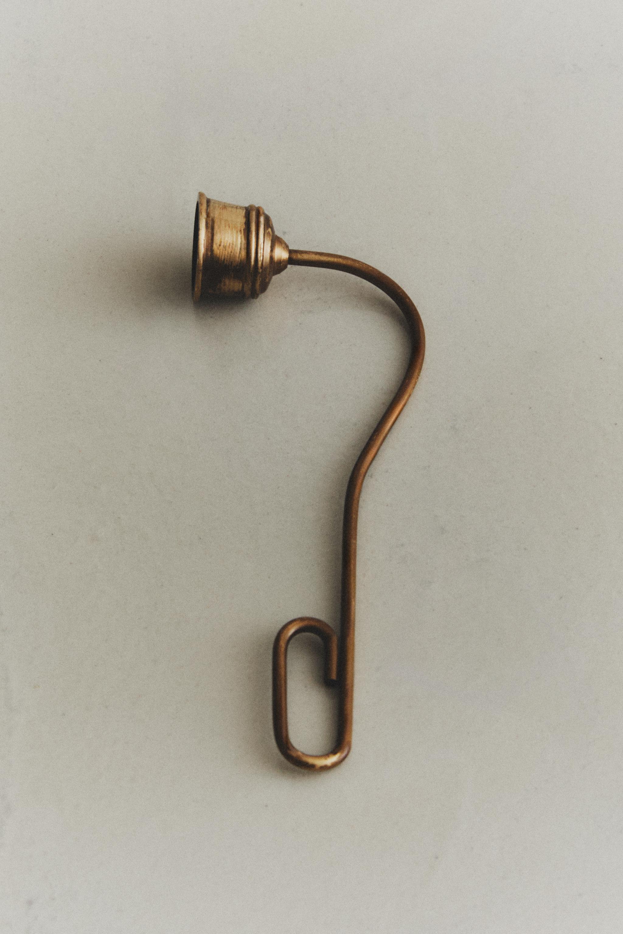CANDLE SNUFFER WITH HANDLE