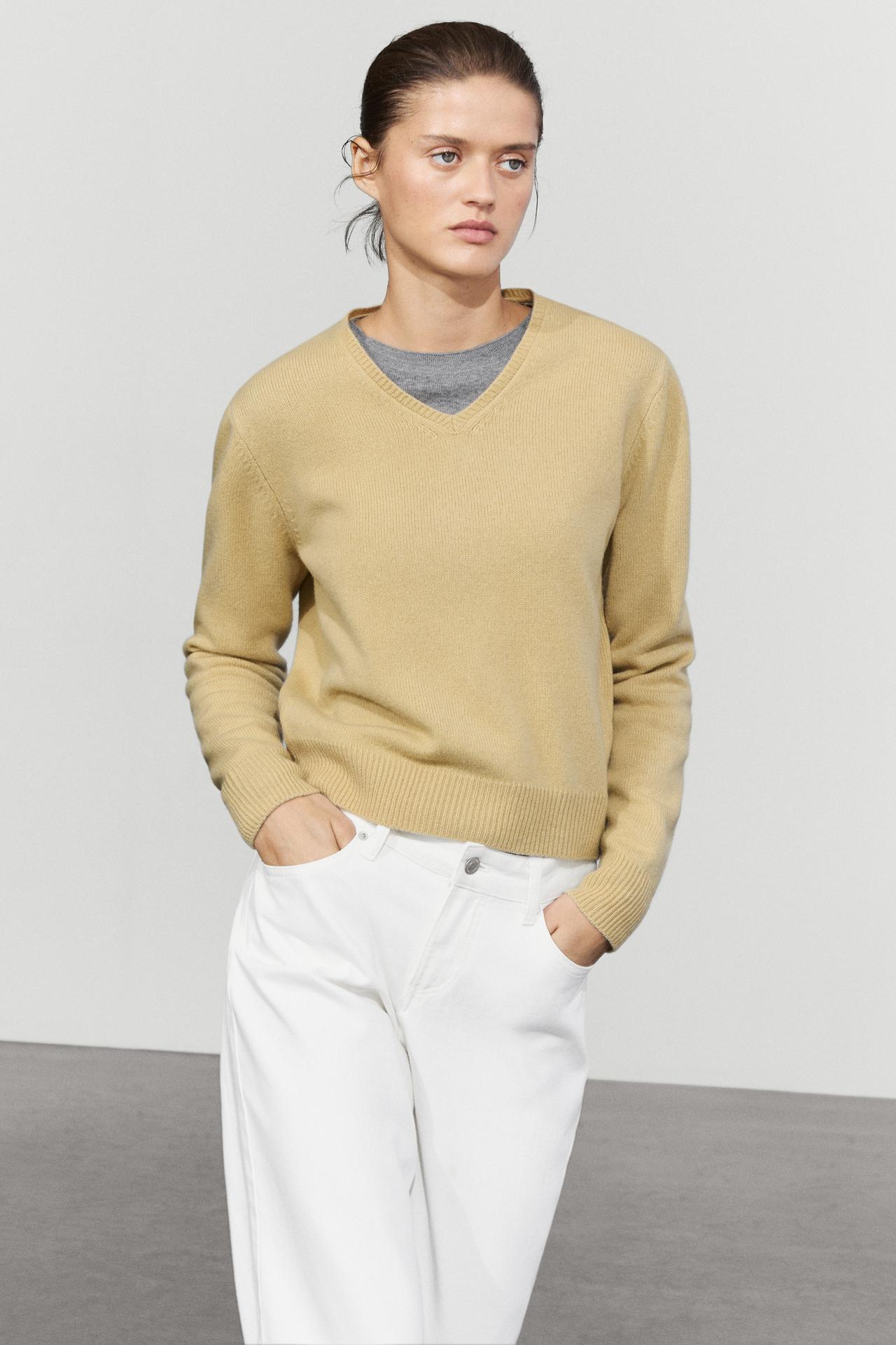 100% wool V-neck knit sweater — Olive green