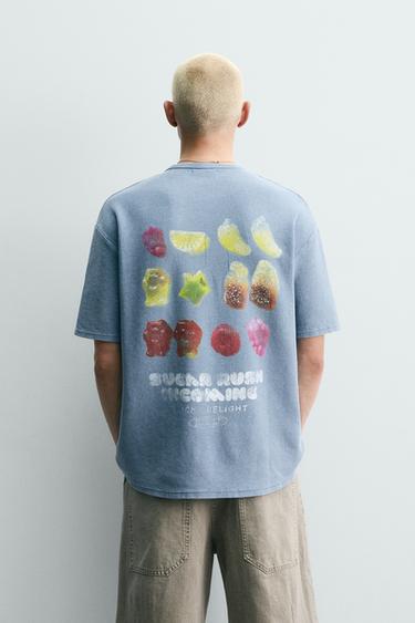 T-SHIRT EN MAILLE LAVÉE IMPRIMÉ BONBONS - Bleu ciel délavé de Zara
