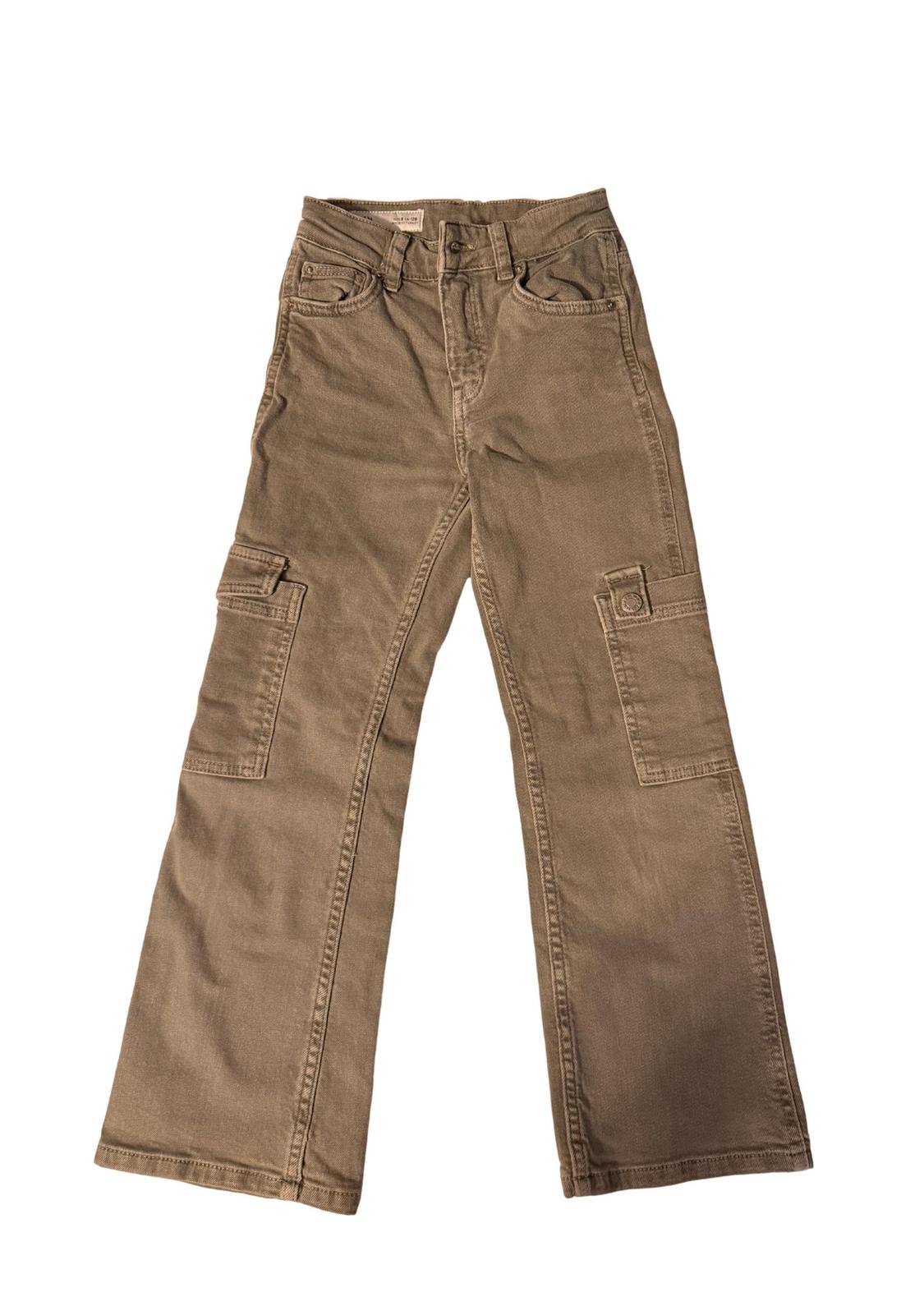 Brown cargo trousers with side pockets and a straight cut, presented on a white background.