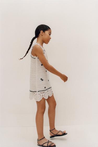 STRICKKLEID MIT BLUMEN - Cremefarben von Zara