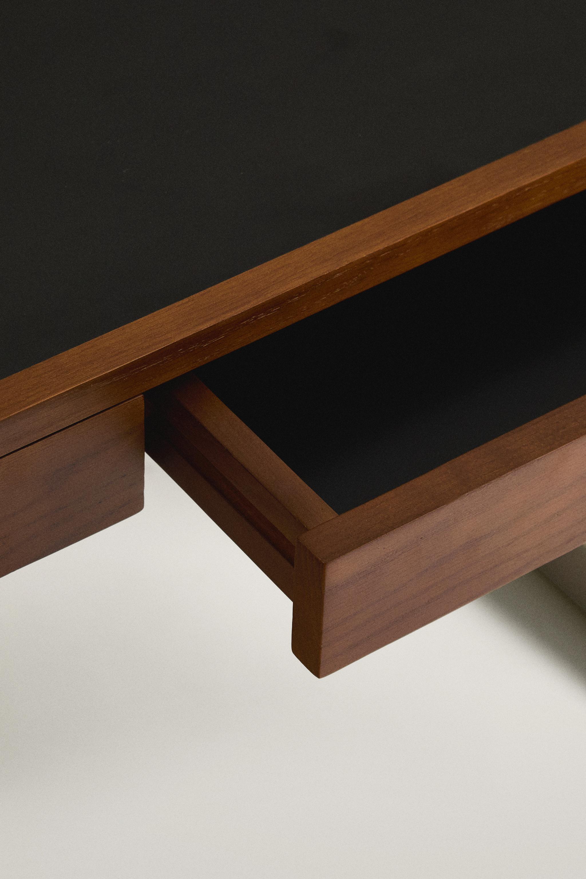 WOODEN DESK WITH METAL LEGS