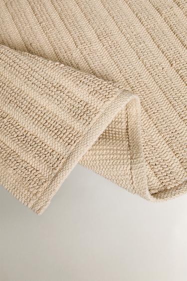 NON-SLIP TEXTURED BATH MAT - Sand by Zara - Image 1