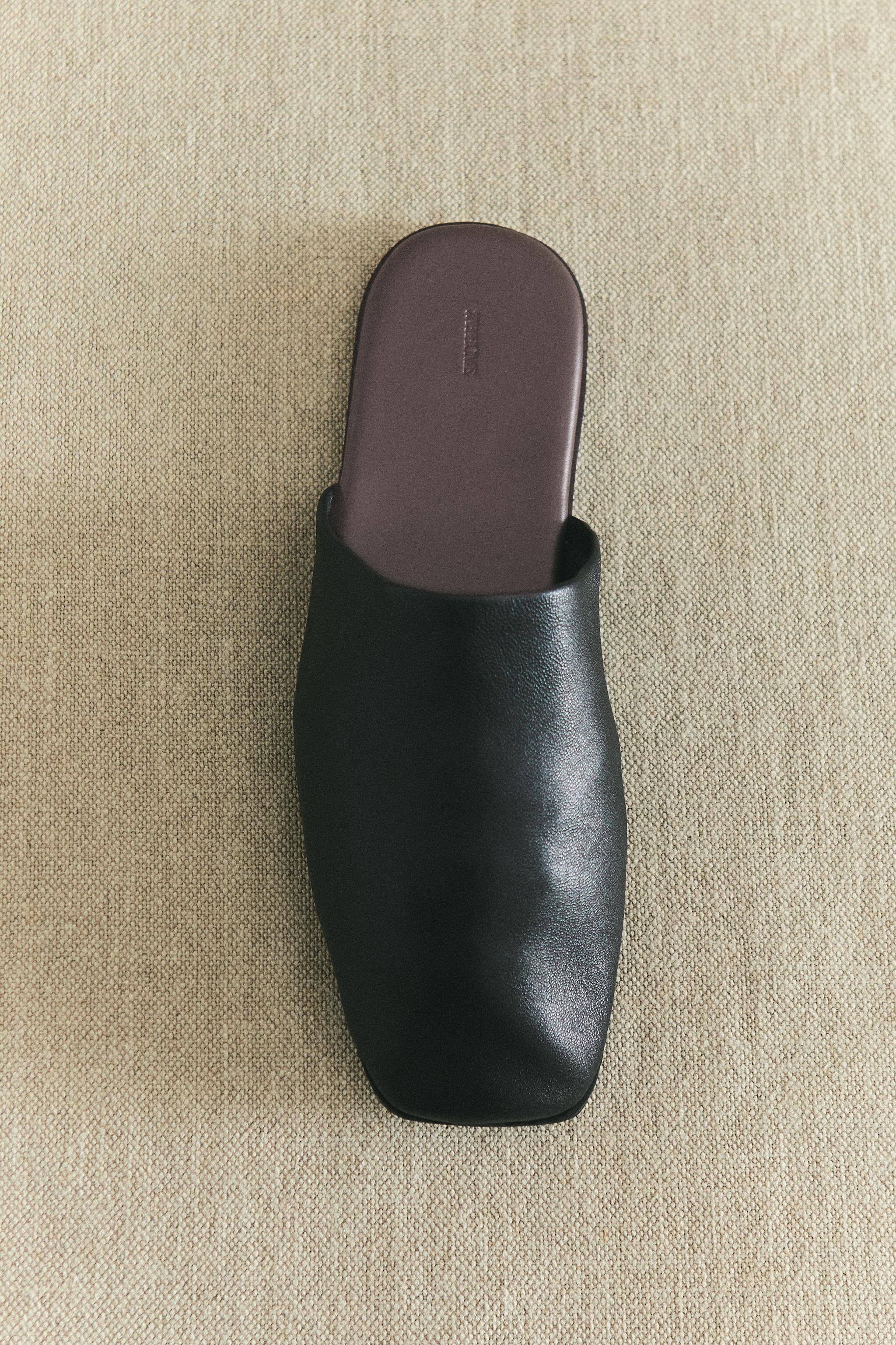 LEATHER MULE SLIPPERS