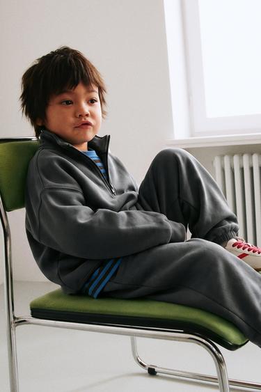 COMPLETO JOGGING FELPA E PANTALONI JOGGER TINTA UNITA - Grigio antracite di Zara