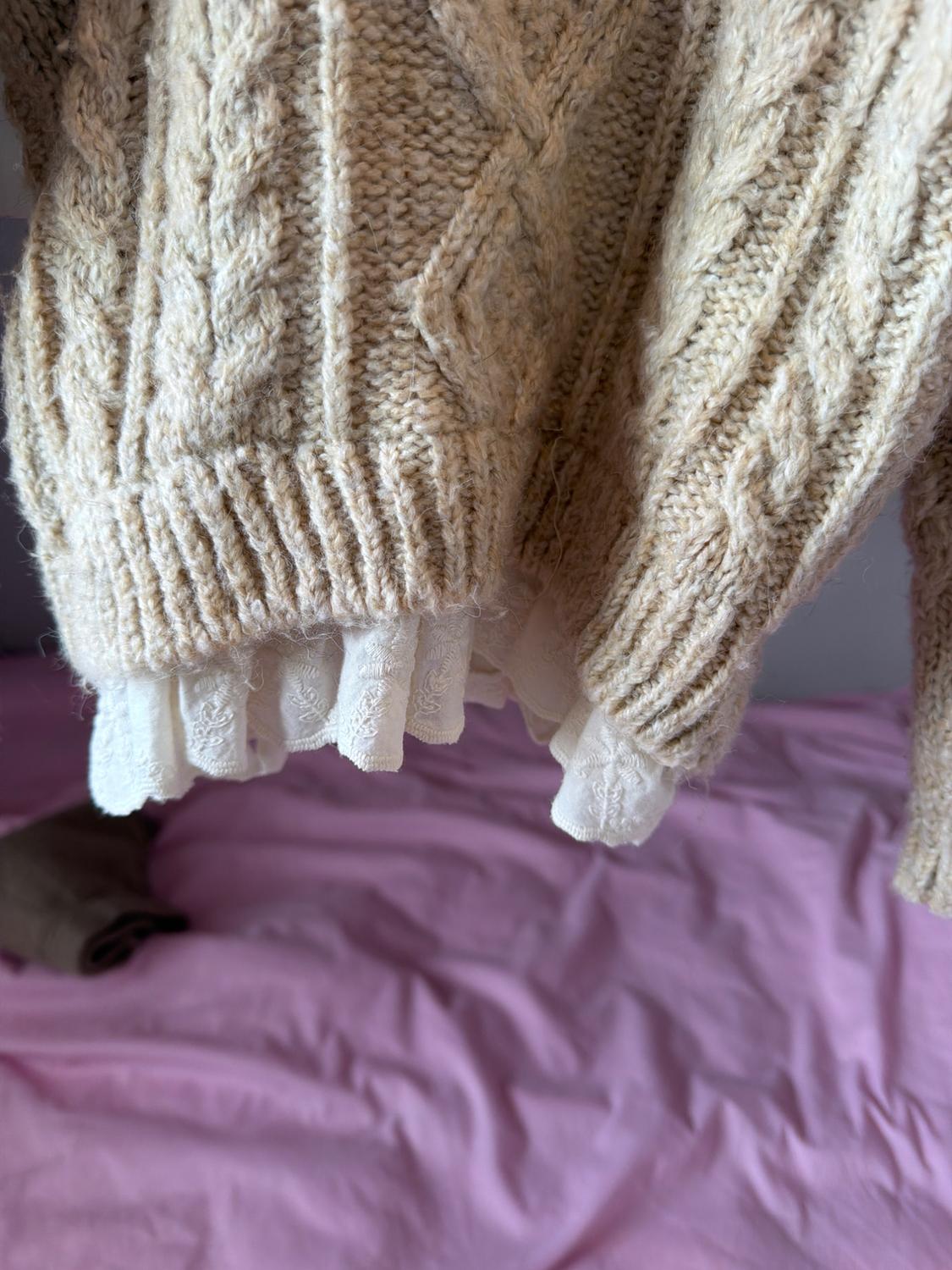 CONTRAST CABLE-KNIT SWEATER - Image 5