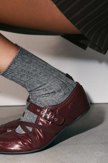 Zara PATENT EFFECT BALLET FLATS WITH BUCKLES - Burgundy Red