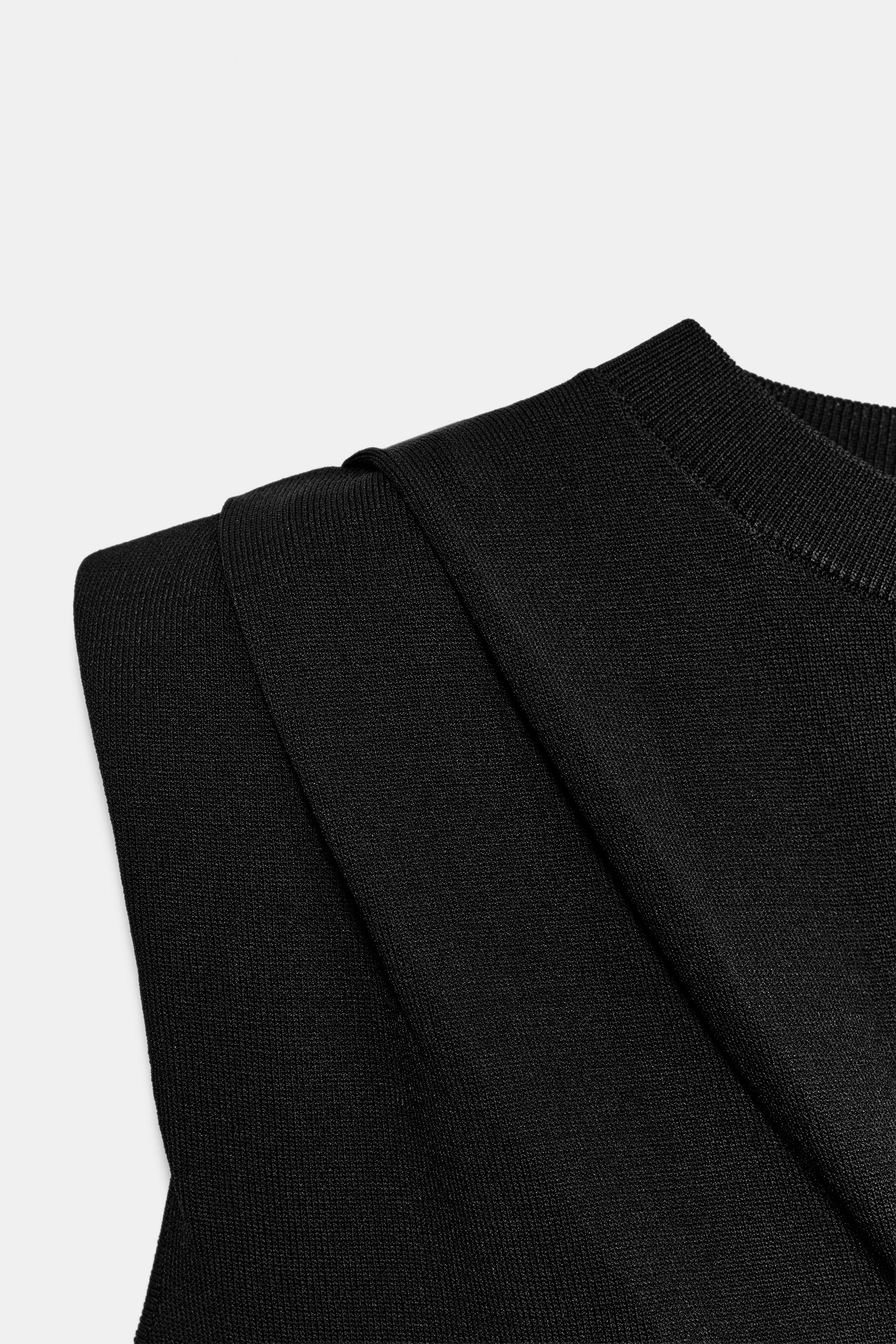 SHOULDER PAD KNIT TOP