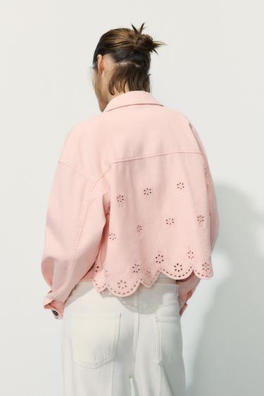 JAQUETA COM BORDADOS PERFURADOS - rosa claro da Zara