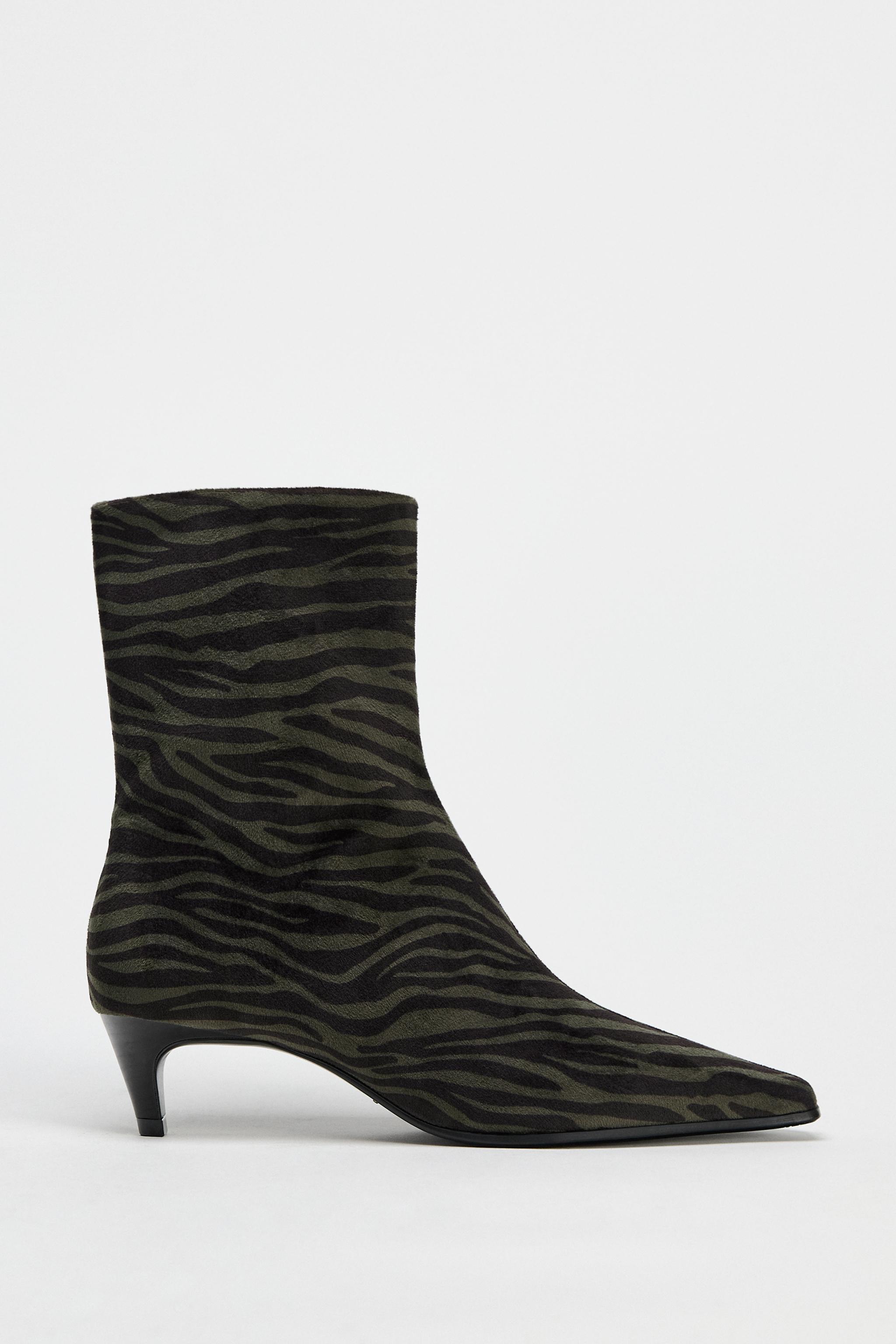 Zara NWT Lip Print graphic fabric Heeled Ankle popular Boots