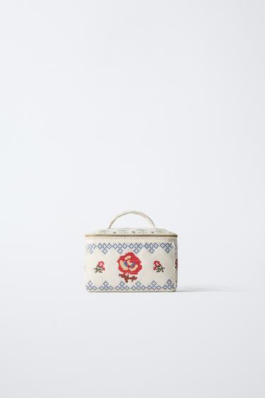 КОСМЕТИЧКА С ВЫШИВКОЙ — Небеленый от Zara