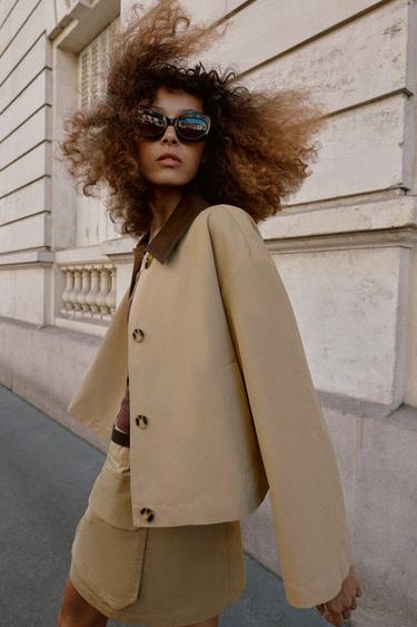 КОРОТКИЙ ТРЕНЧ З КОМБІНОВАНИМ КОМІРОМ - бежево-коричневий Zara