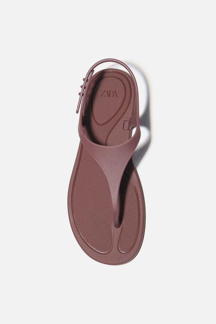 SANDÁLY S POGUMOVANÝM EFEKTEM - Červená burgundy od Zara