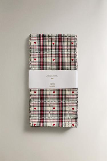PACK OF COTTON CHRISTMAS TEA TOWELS WITH HEARTS (PACK OF 2) - Red by Zara - Image 3