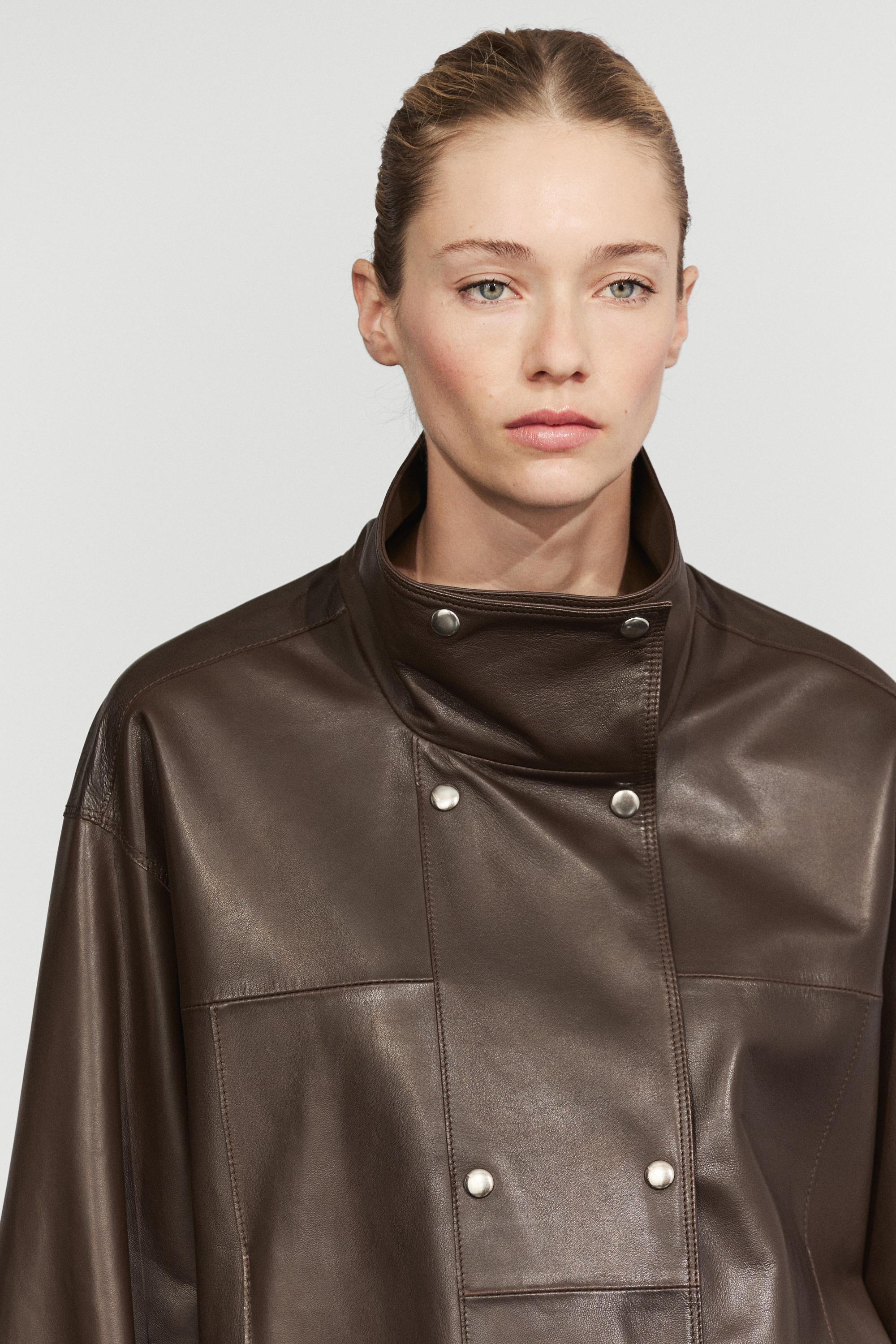Veste en cuir nappa à fermeture sous patte