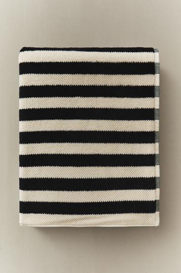 SERVIETTE DE BAIN VELOURS TEXTURÉE - Noir de Zara