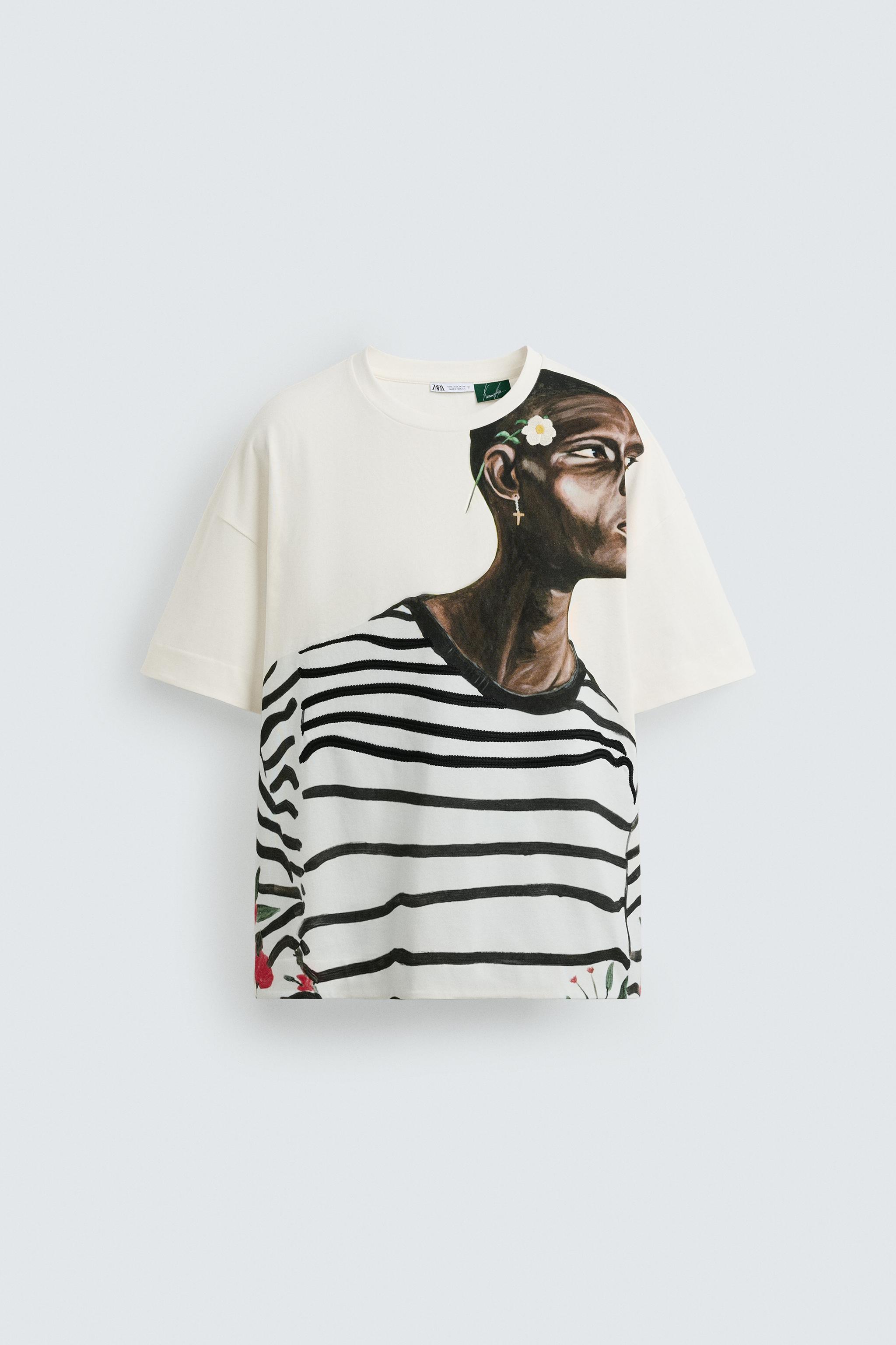 プリント刺繍入りTシャツ © OTIS KWAME KYE QUAICOE - ホワイト