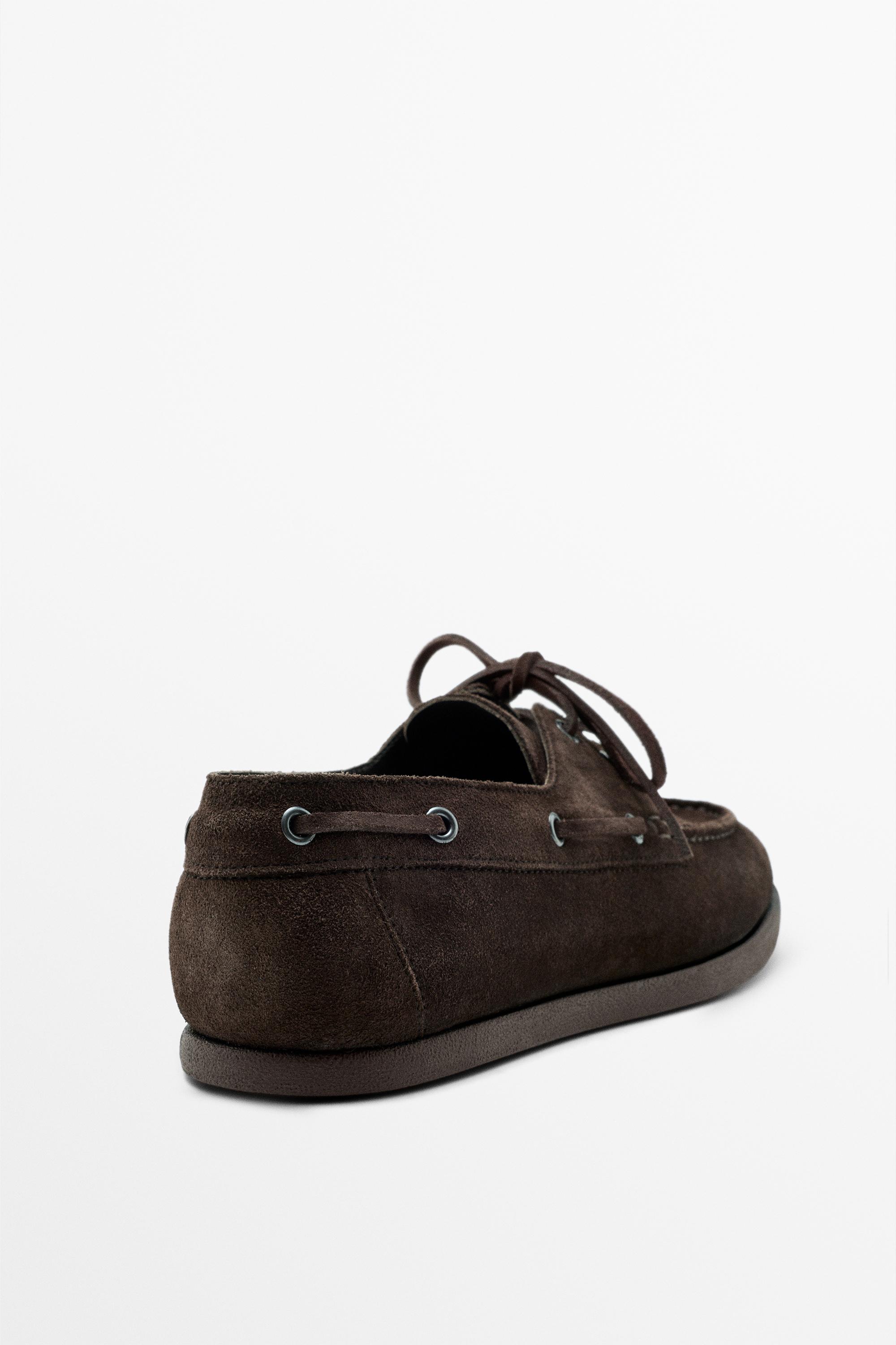 Chaussure bateau en croûte de cuir