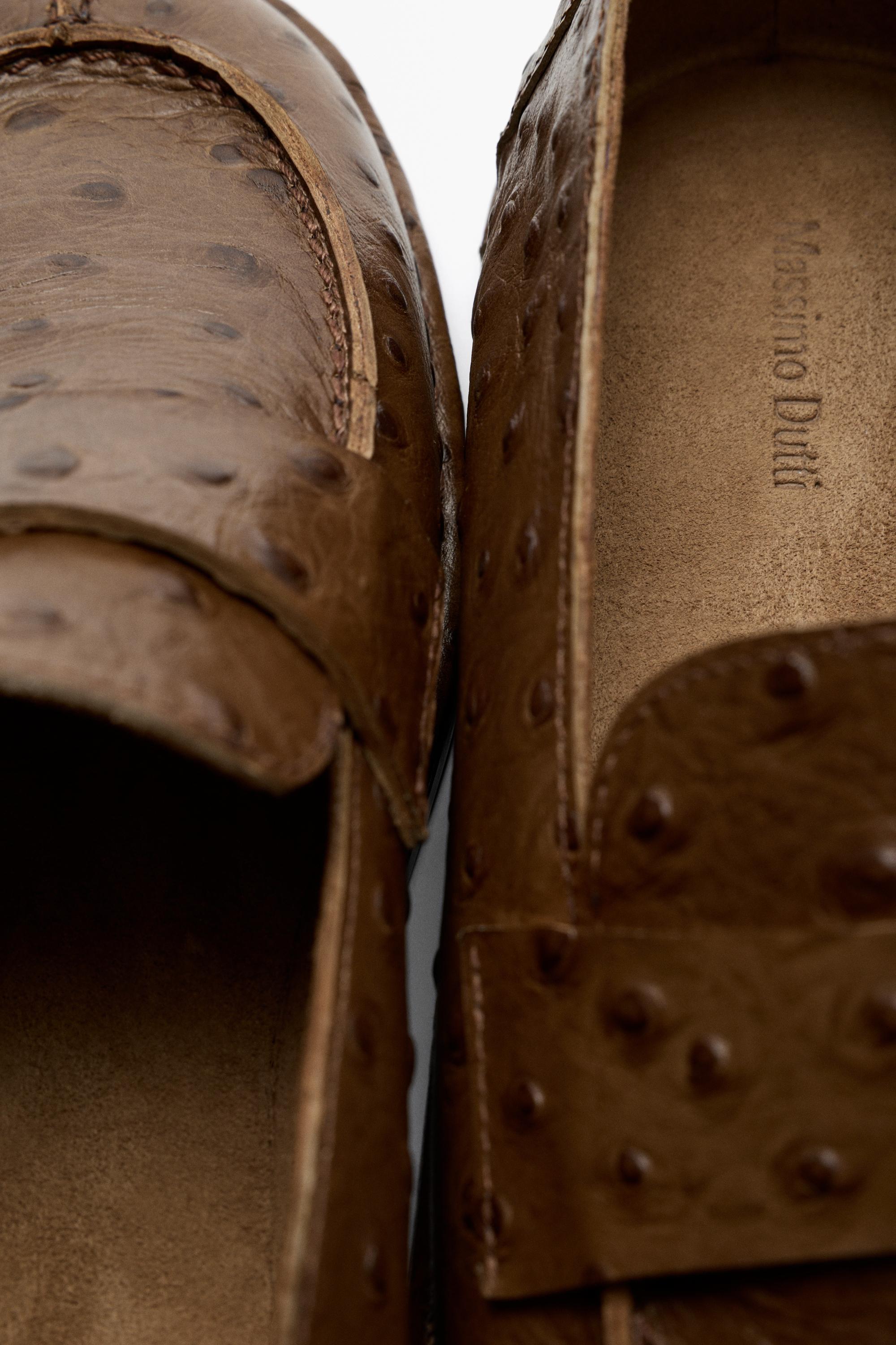 Mocassin en cuir embossé