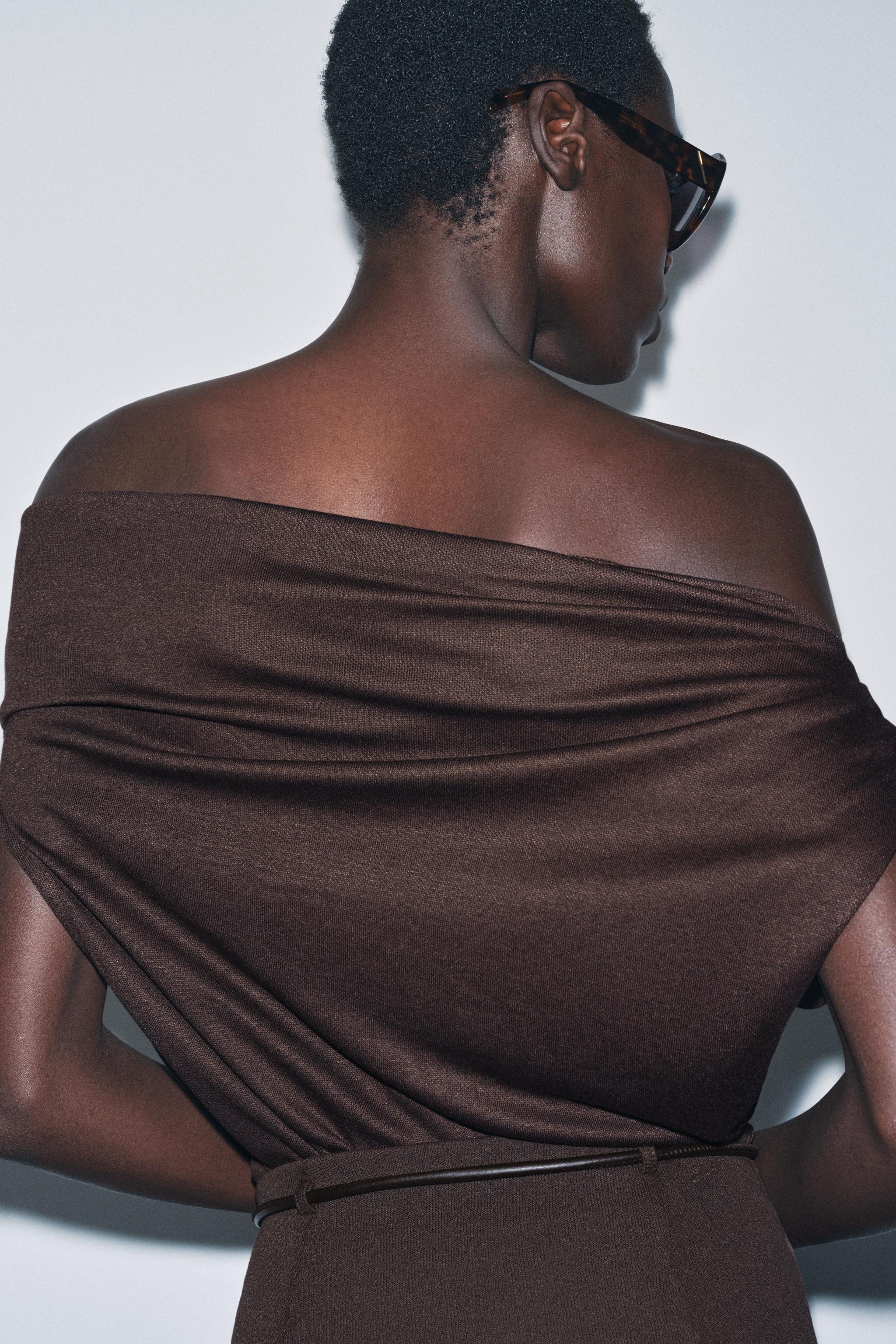 TOP ASYMÉTRIQUE EN MAILLE COUPÉE