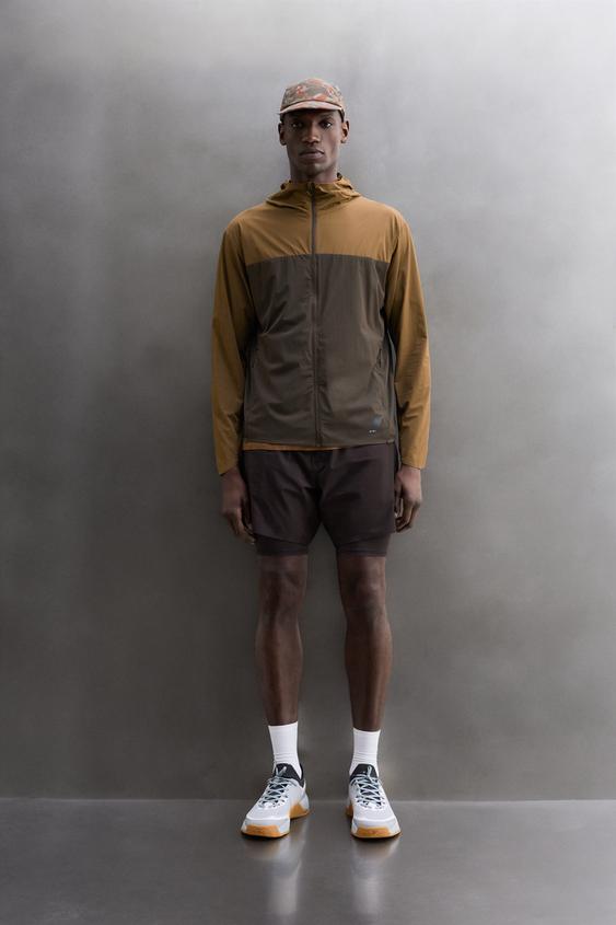 CORTAVIENTOS RUNNING ESTRUCTURA - Negro / Marrón de Zara - Imagen 0